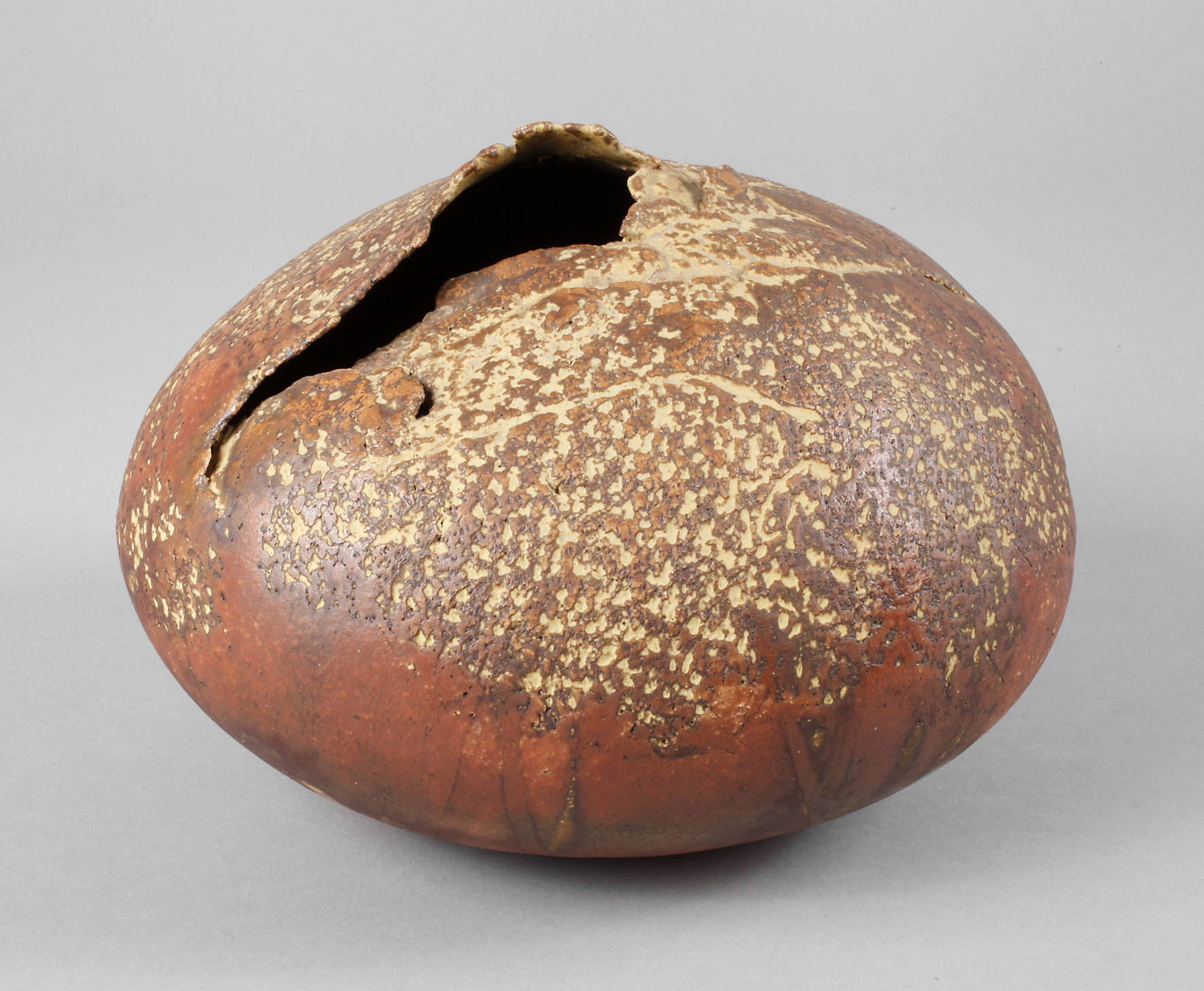 Marta Hörr ”Aufgebrochenes Kugelgefäß”