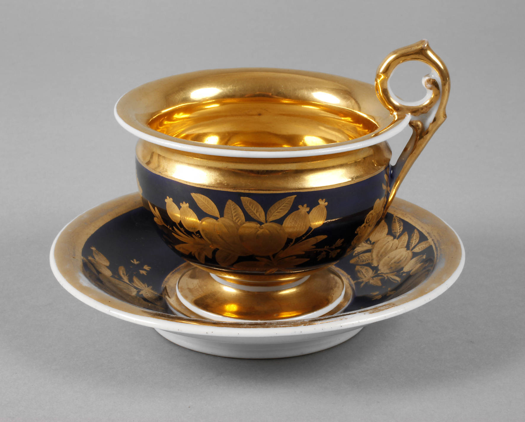 Giesshübel Böhmen Vitrinentasse Früchtedekor