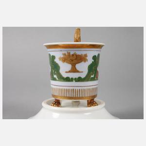 Vitrinentasse mit Sphingendekor