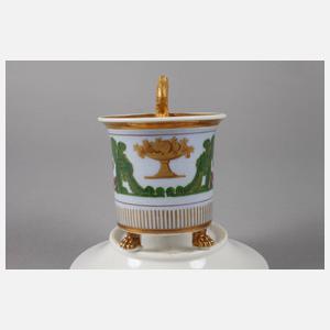 Vitrinentasse mit Sphingendekor