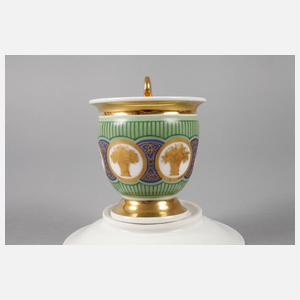 Vitrinentasse mit Blumenkorbdekor