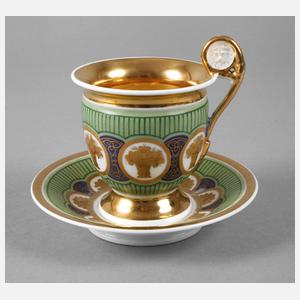 Vitrinentasse mit Blumenkorbdekor