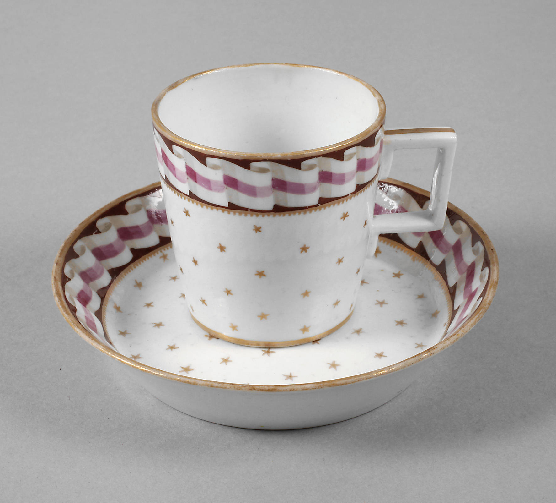 Gotha Vitrinentasse im Wiener Stil