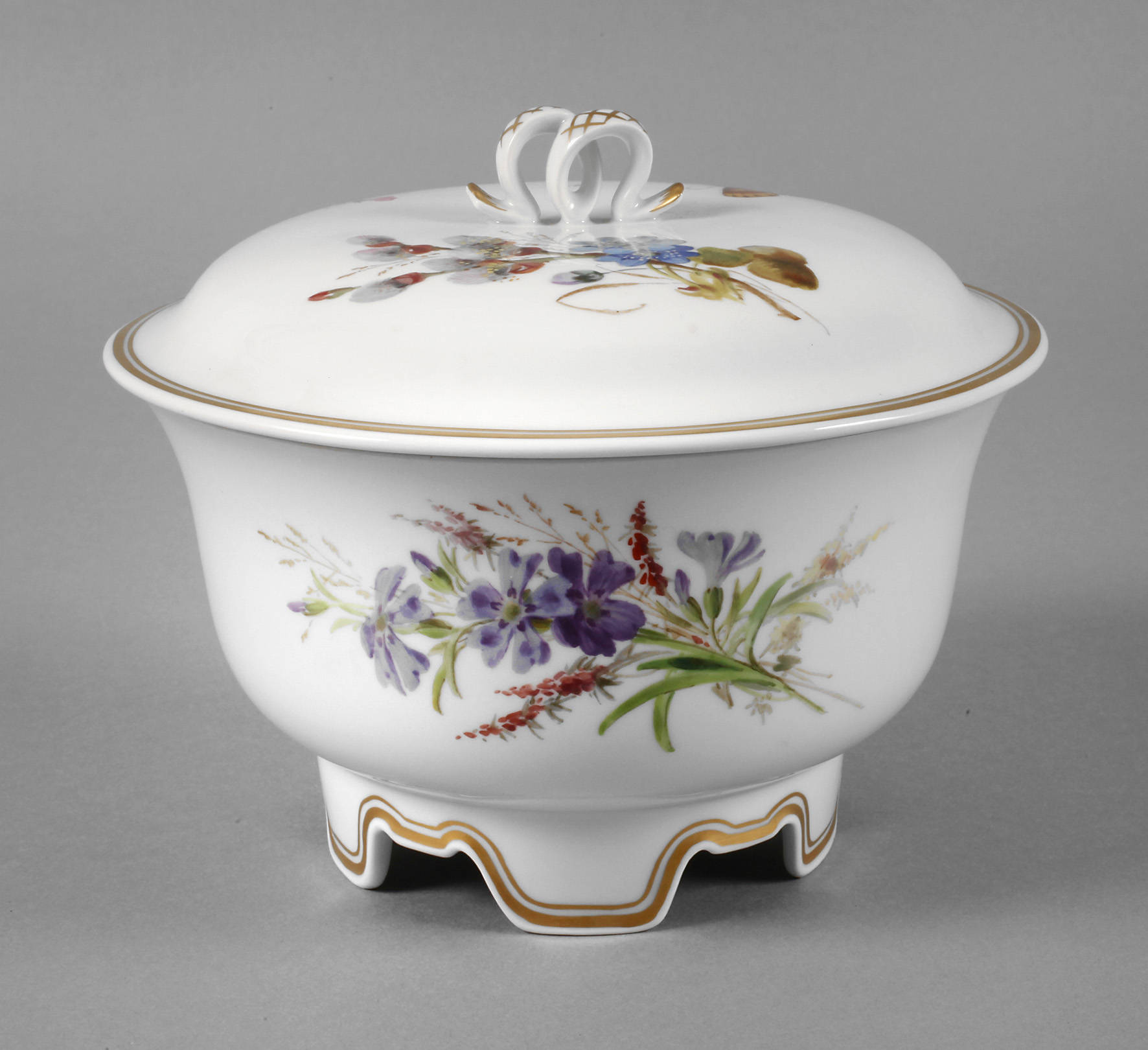 Meissen Gebäckdose Blumenmalerei mit Schmetterling