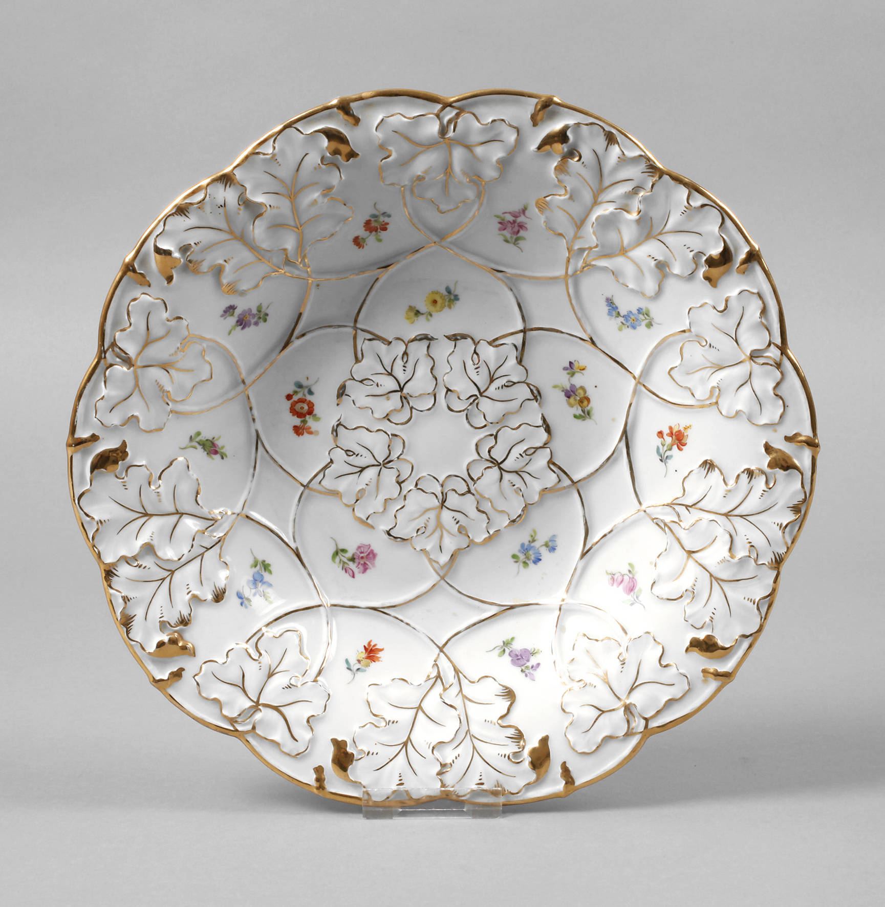 Meissen Prunkschale Streublümchendekor