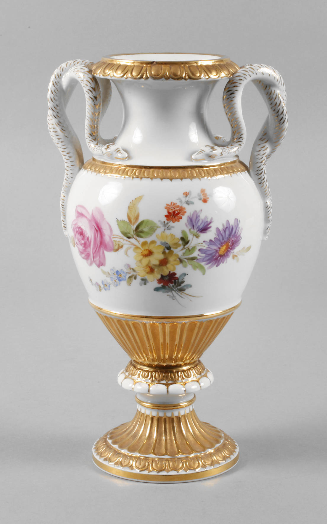 Meissen Schlangenhenkelvase ”Blumenbukett”