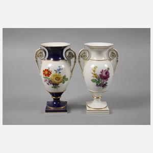 Meissen zwei kleine Amphorenvasen