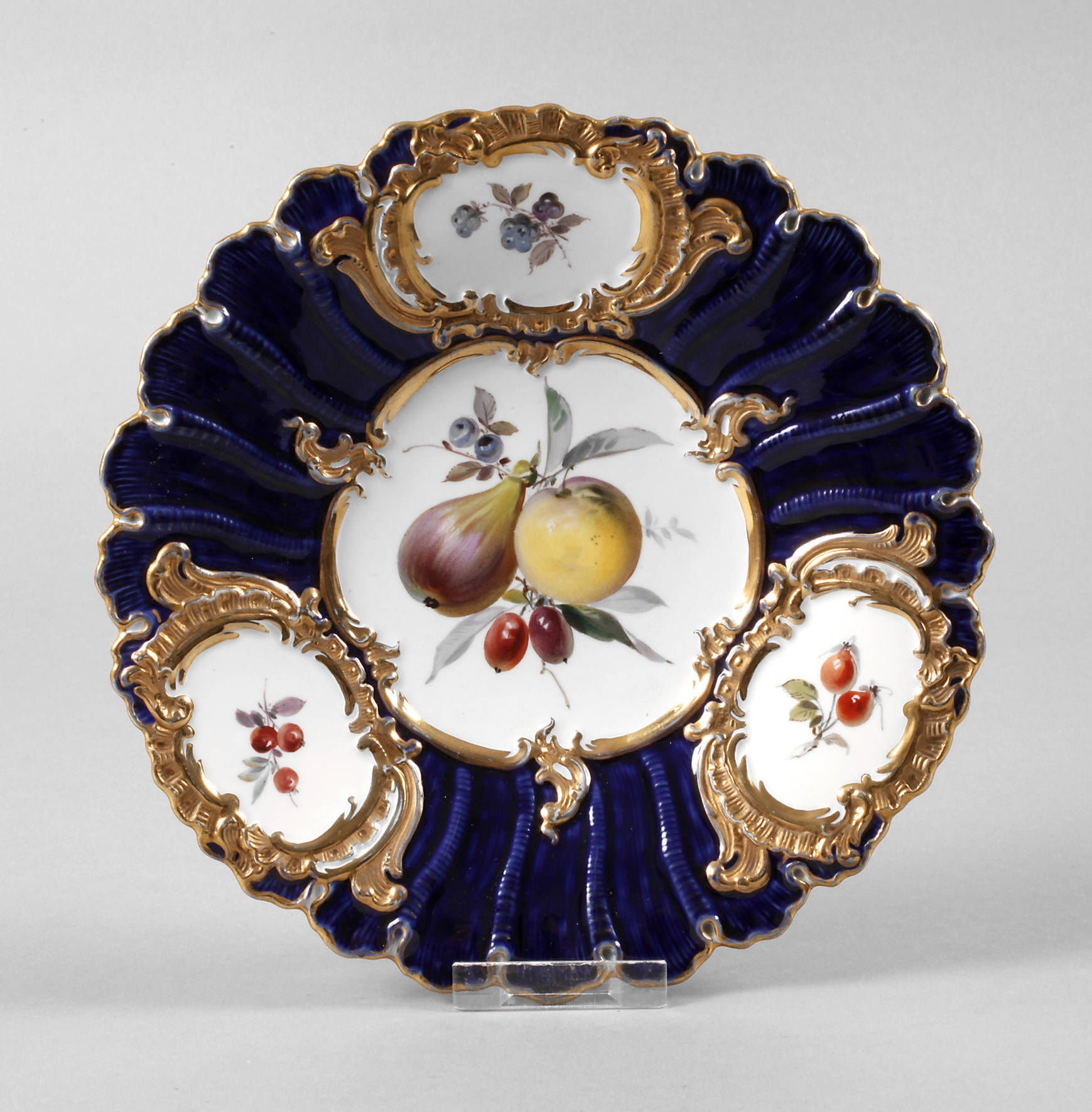 Meissen Prunkteller ”Fruchtmalerei”