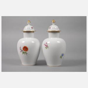Meissen Paar Deckelvasen Blumenmalerei