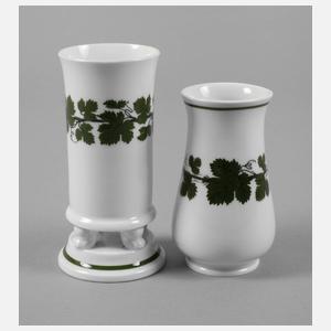 Meissen zwei kleine Vasen Weinlaubdekor