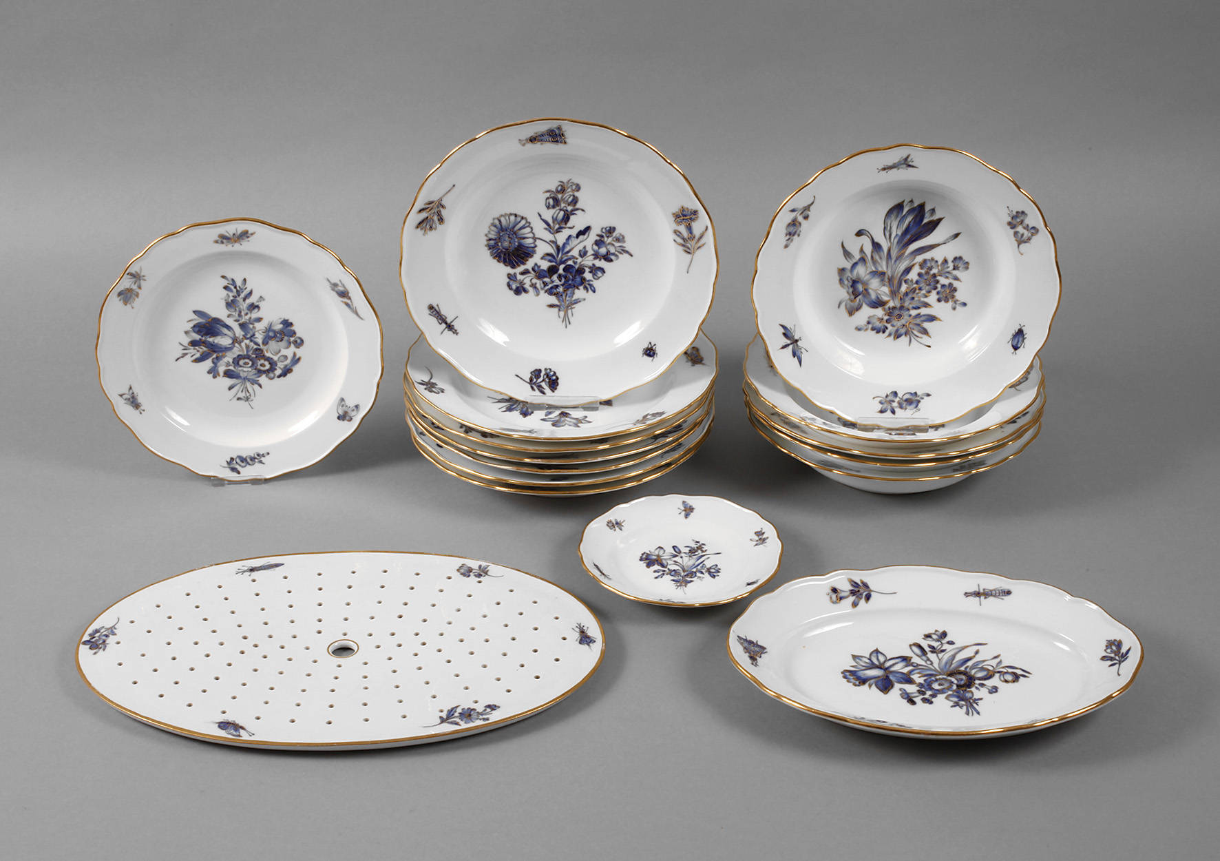 Meissen Restservice ”Blaue Blume mit Insekten”