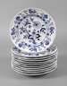 Meissen elf Speiseteller ”Zwiebelmuster”