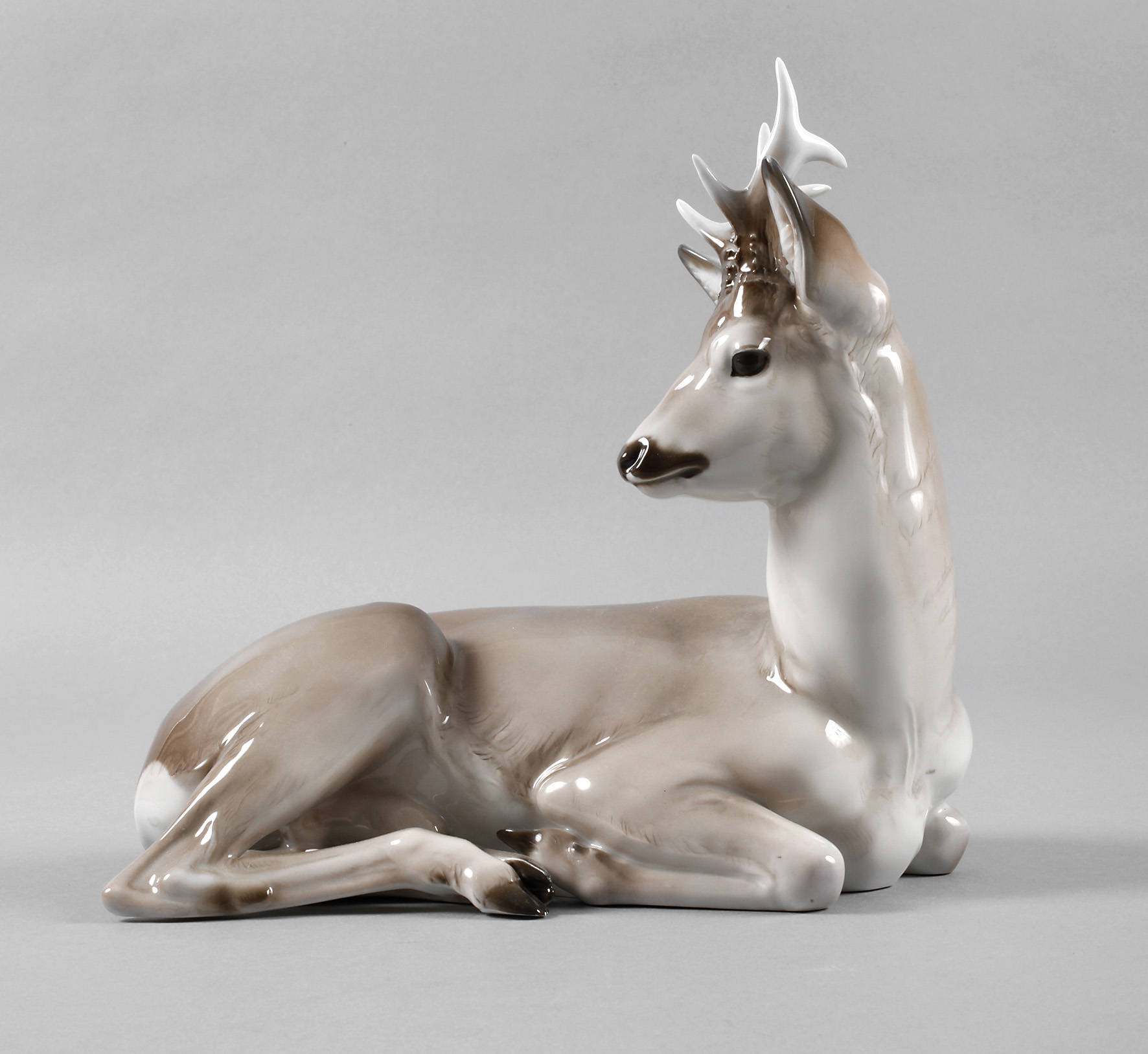 Rosenthal liegender ”Rehbock”