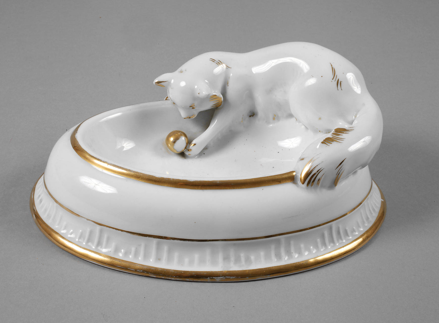 Beyer & Bock Volkstedt Schale mit Katze