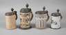 Drei Fayencekrüge und ein Steinzeugkrug