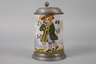 Fayencewalzenkrug mit Posaunist