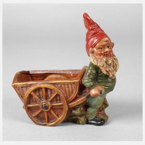 Kleiner Gartenzwerg als Pflanzschale