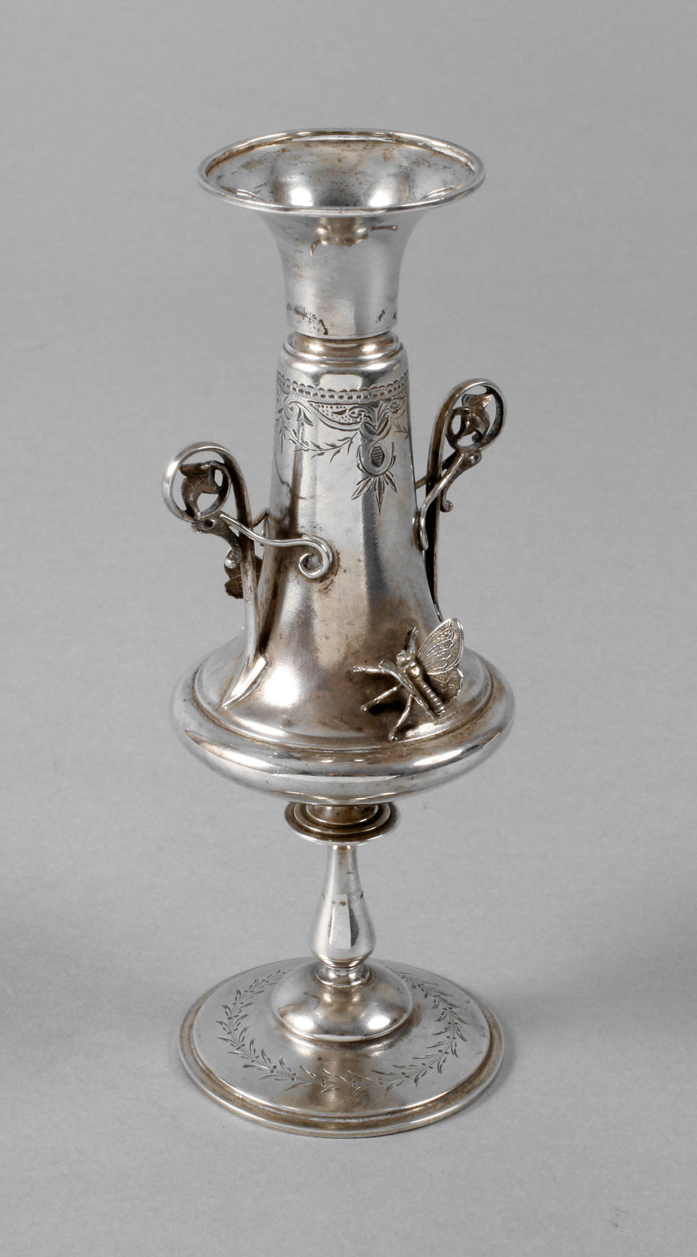 England Silbervase mit Schmetterlingen
