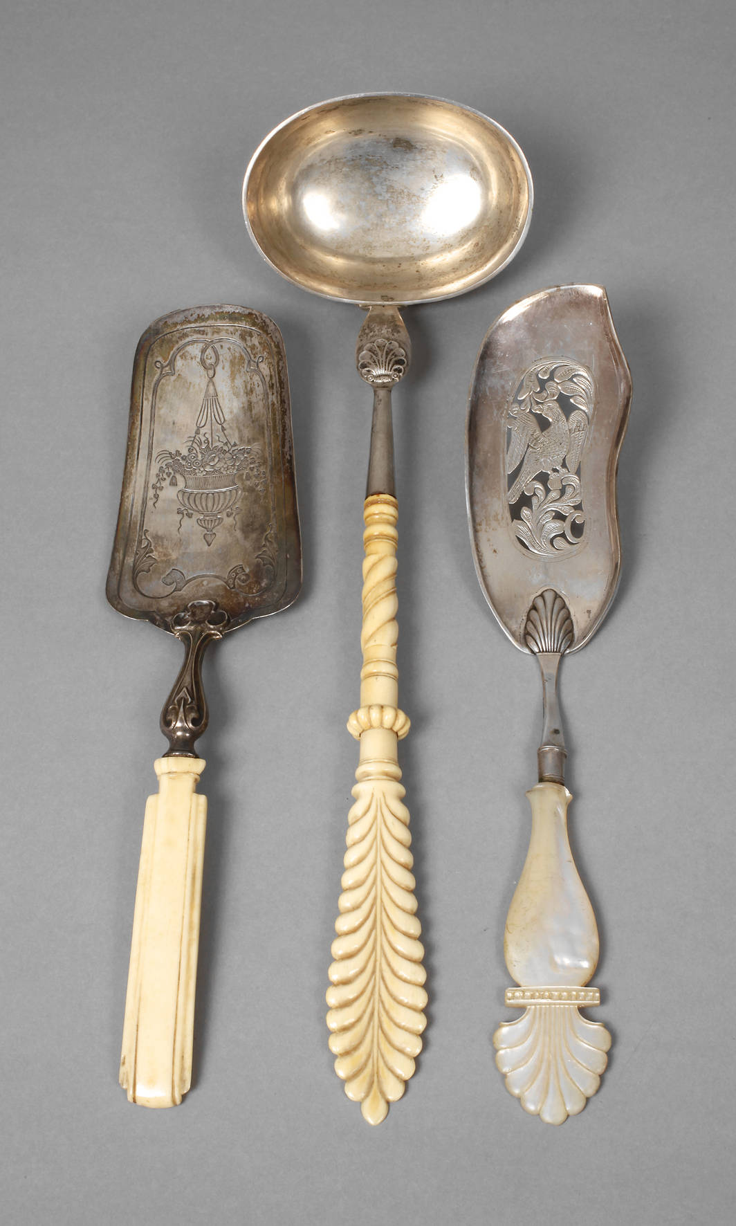 Drei Vorlegeteile Biedermeier