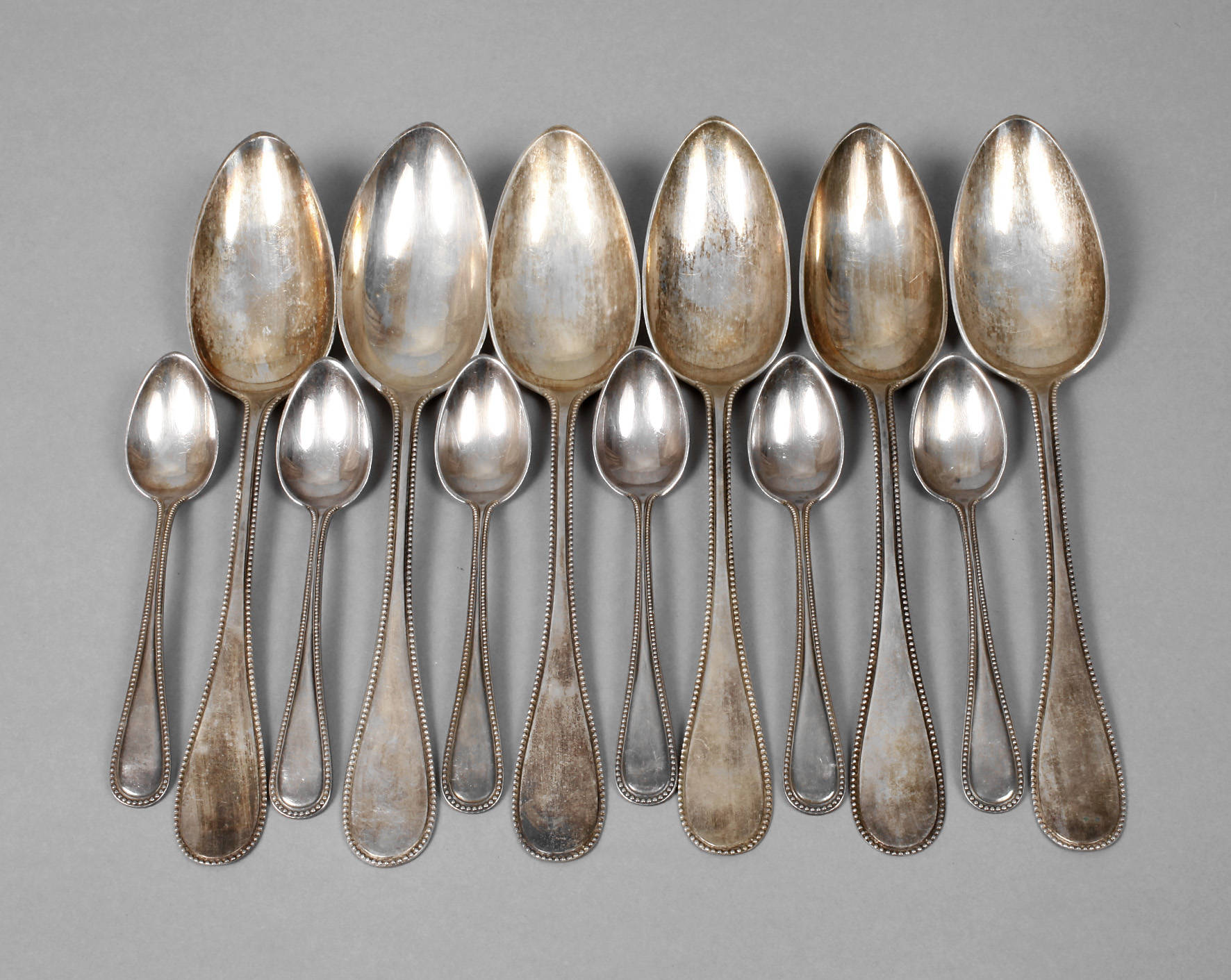 Sechs Kaffeelöffel und sechs Speiselöffel Art déco