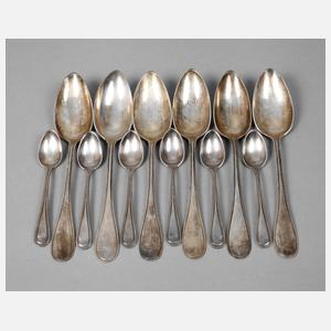 Sechs Kaffeelöffel und sechs Speiselöffel Art déco