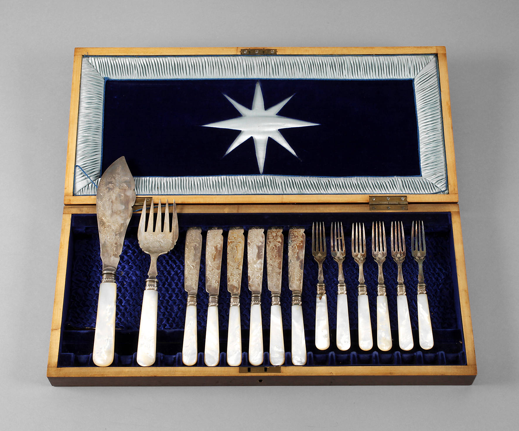 England Besteckkasten mit Fischbesteck