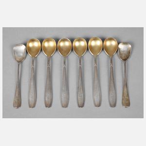 Sechs Eis- und zwei Zuckerlöffel