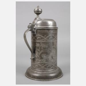 Übergroßer Zinnwalzenkrug