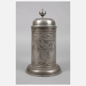 Übergroßer Zinnwalzenkrug