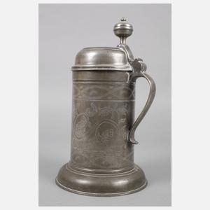 Übergroßer Zinnwalzenkrug