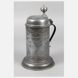 Übergroßer Zinnwalzenkrug