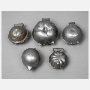 Fünf Marzipanformen Zinn