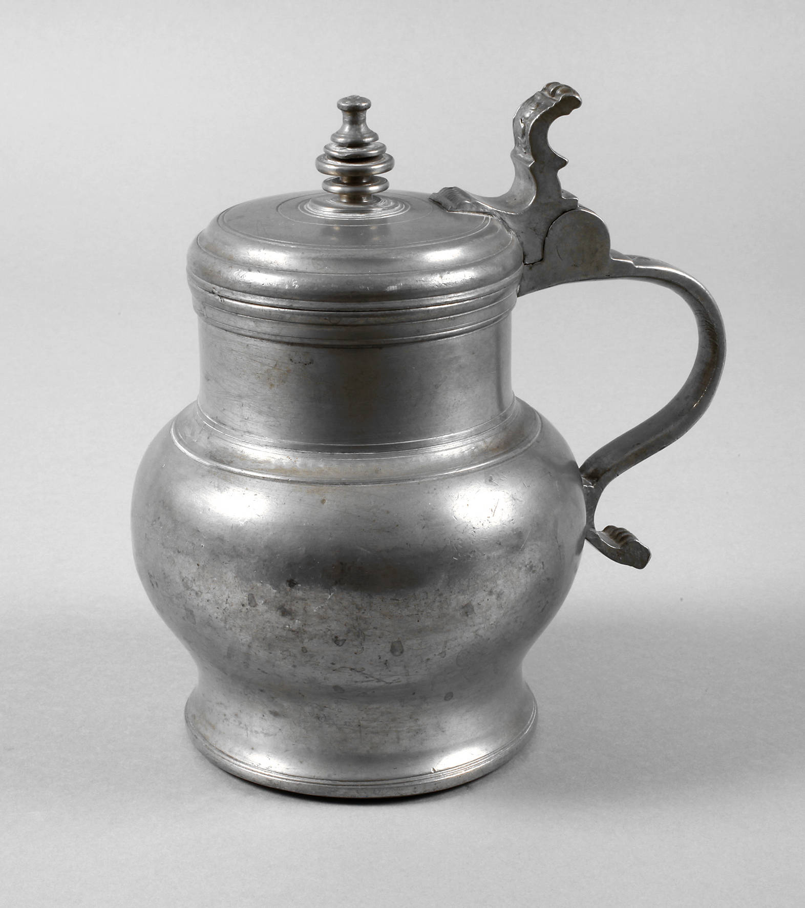 Gebauchter Deckelkrug