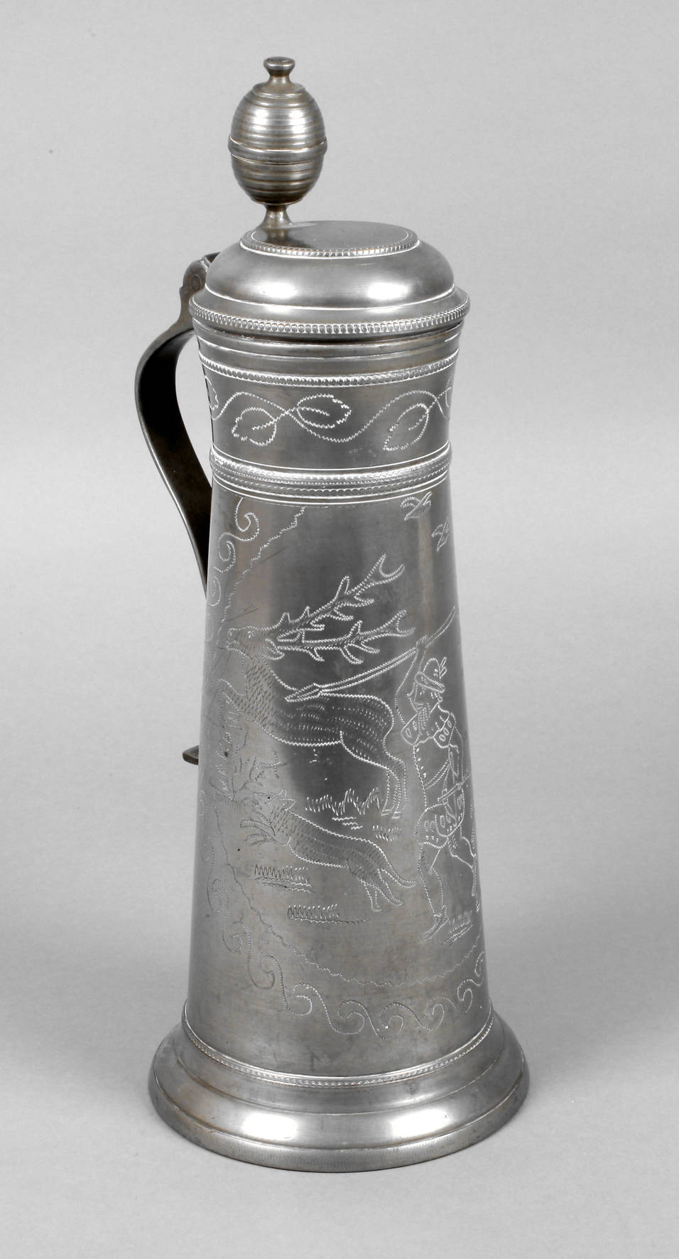 Große jagdliche Zinnschleifkanne