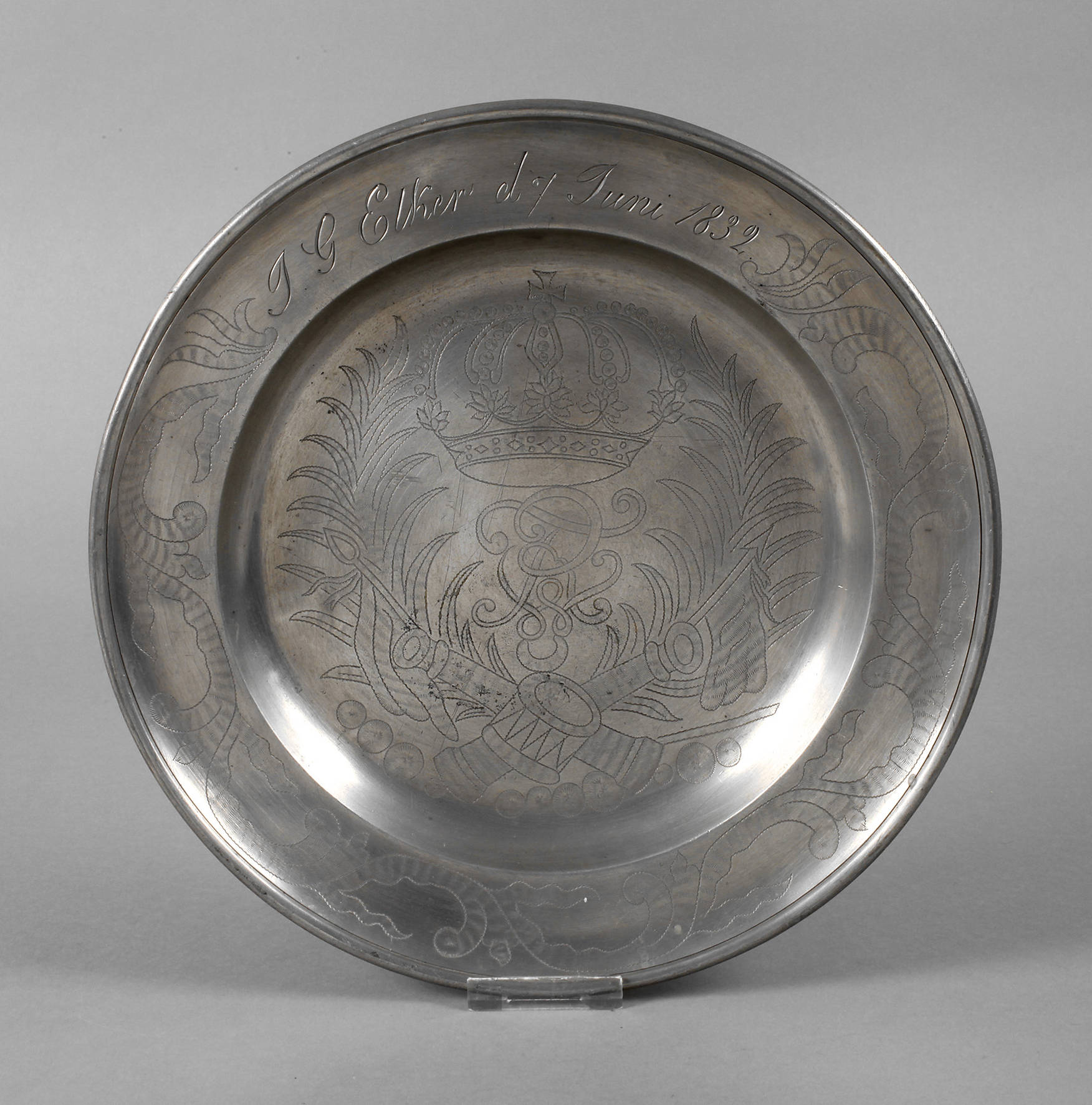 Große Zinngedenkplatte