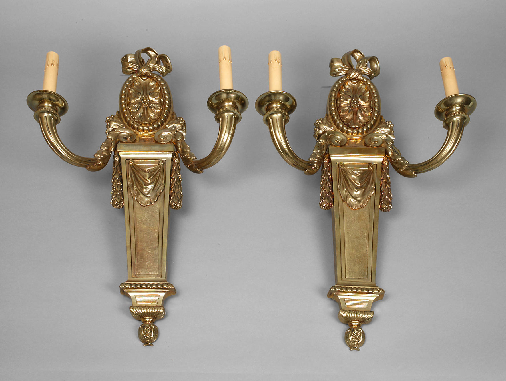 Paar große klassizistische Wandappliken