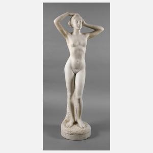 Übergroßer Mädchenakt Marmor