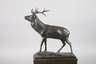 Otto Gerkensmeyer, kapitaler Hirsch auf Holzsockel