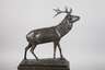 Otto Gerkensmeyer, kapitaler Hirsch auf Holzsockel