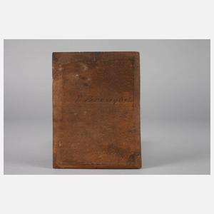 Frau beim Feuermachen am Ofen