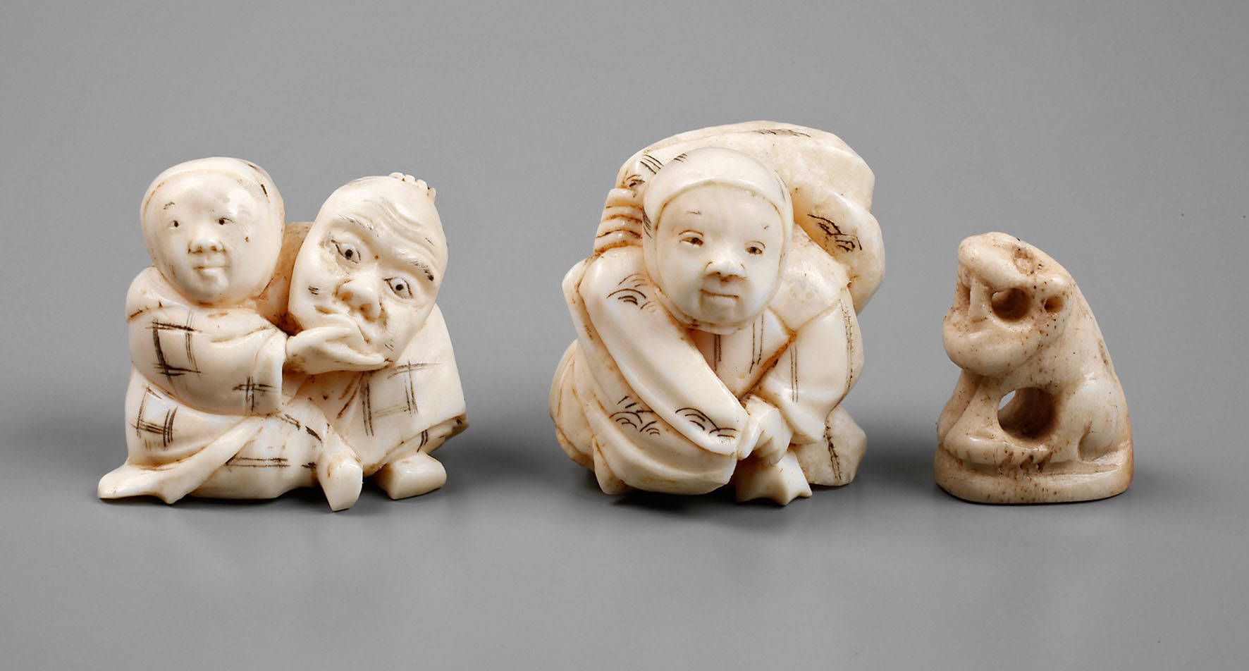 Drei kleine Elfenbeinschnitzereien