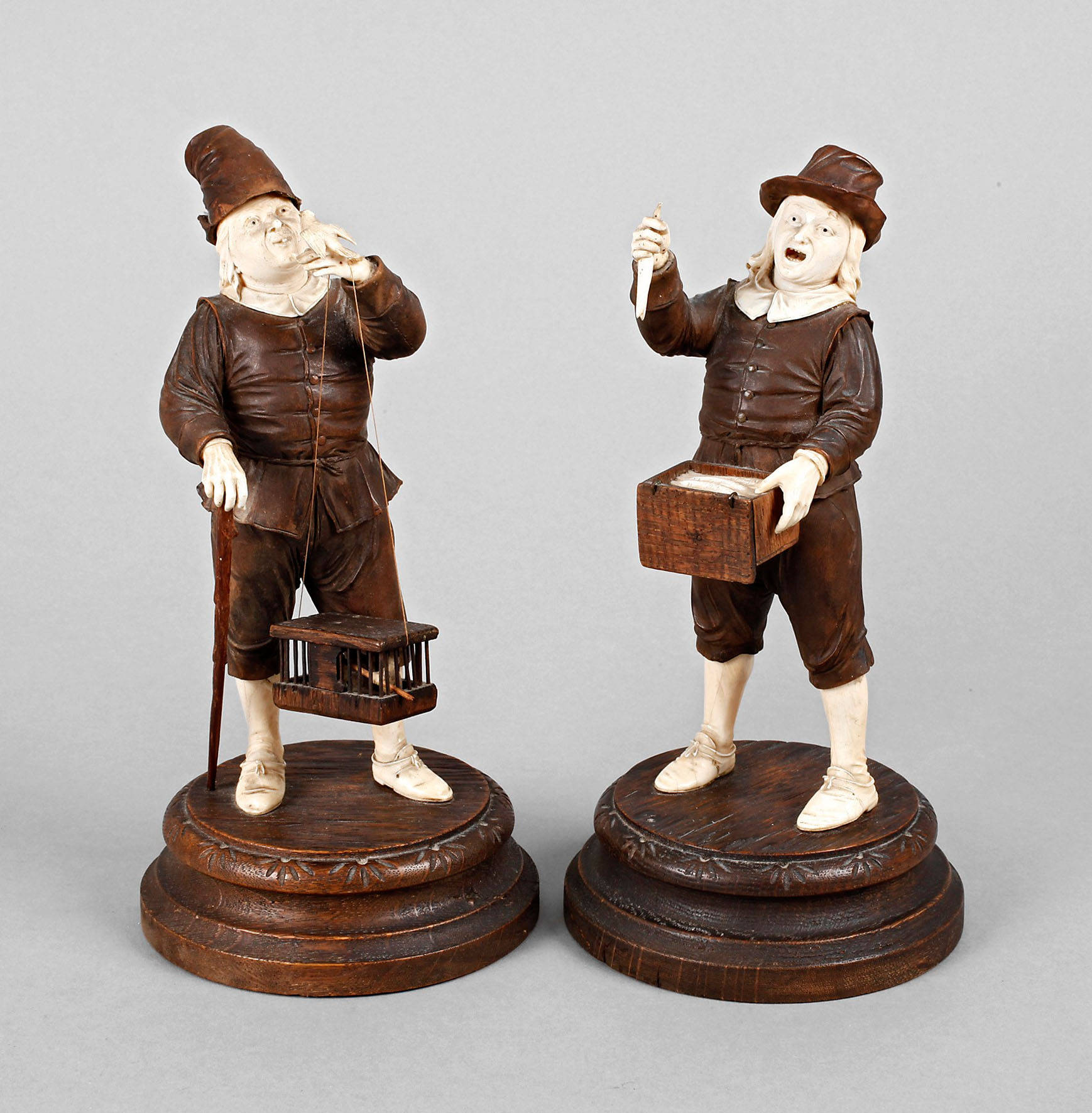 Paar figürliche Elfenbeinschnitzereien