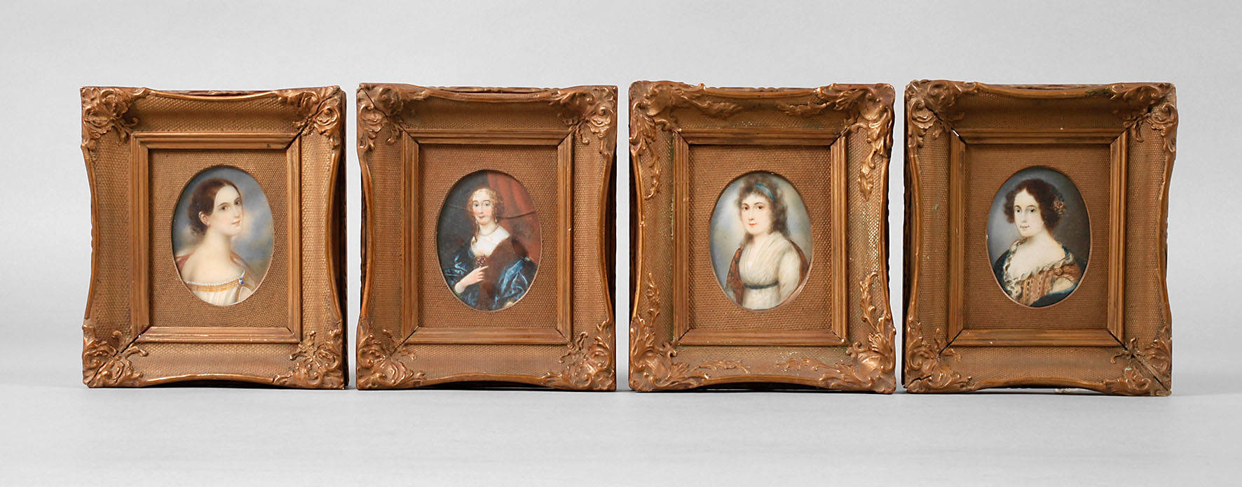 Vier Elfenbeinminiaturen