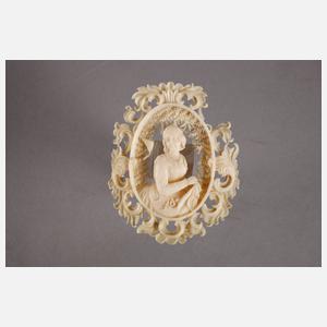 Elfenbeinschnitzerei im Lupenrahmen