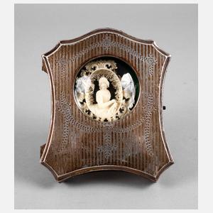 Elfenbeinschnitzerei im Lupenrahmen