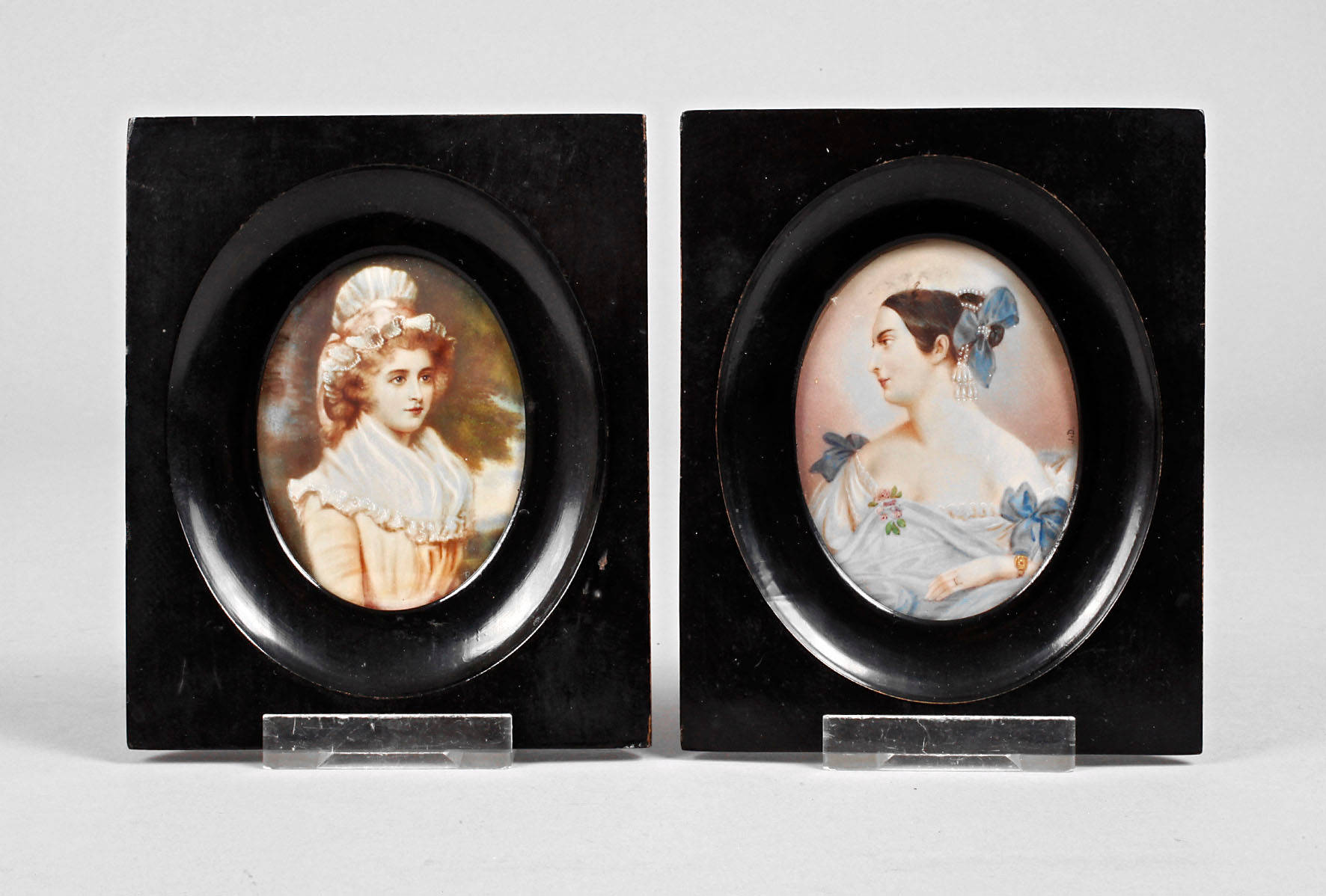 Zwei Elfenbeinminiaturen