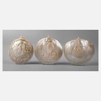 Drei Perlmuttschnitzereien111