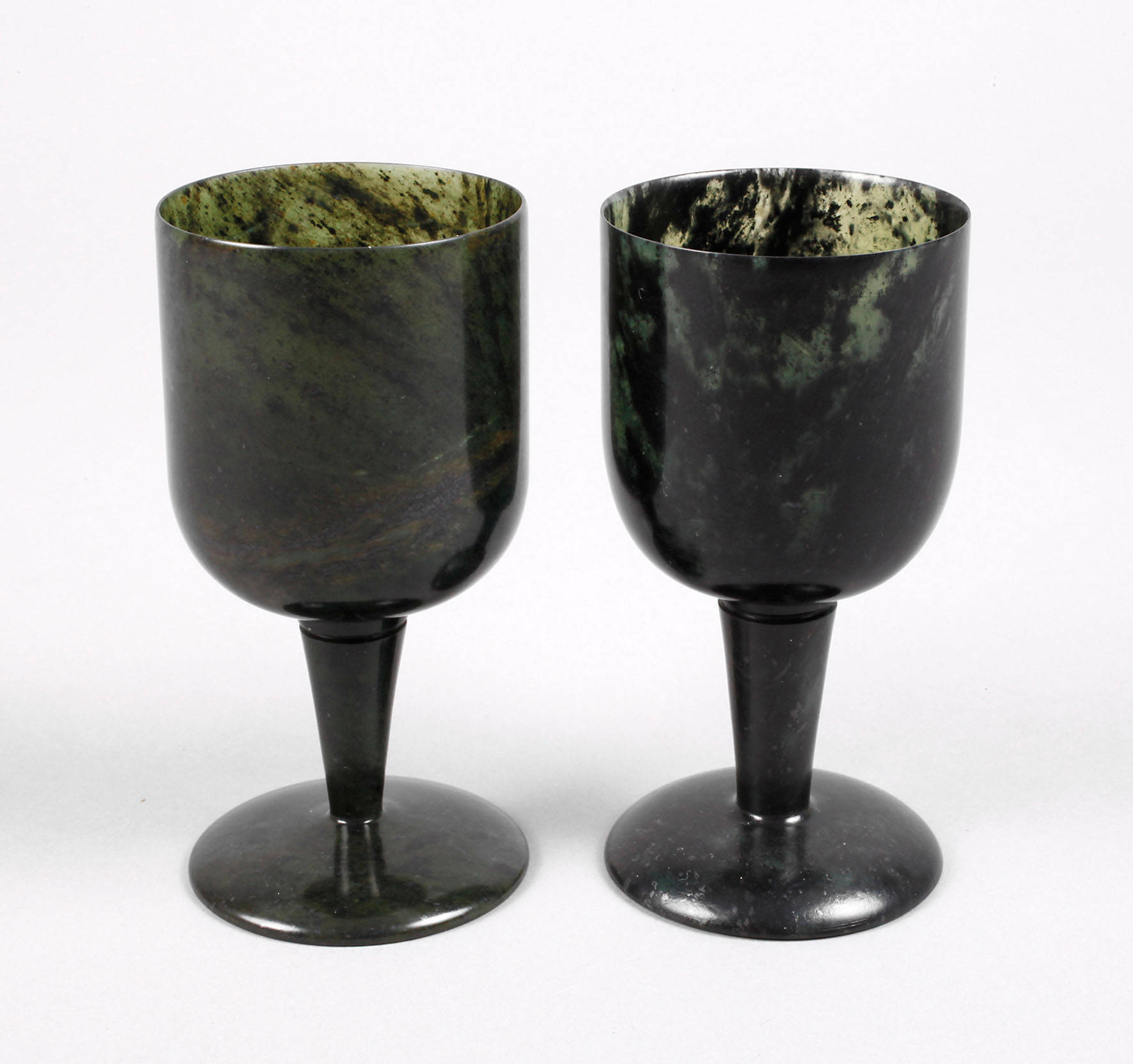 Paar Pokalgläser Nephrit