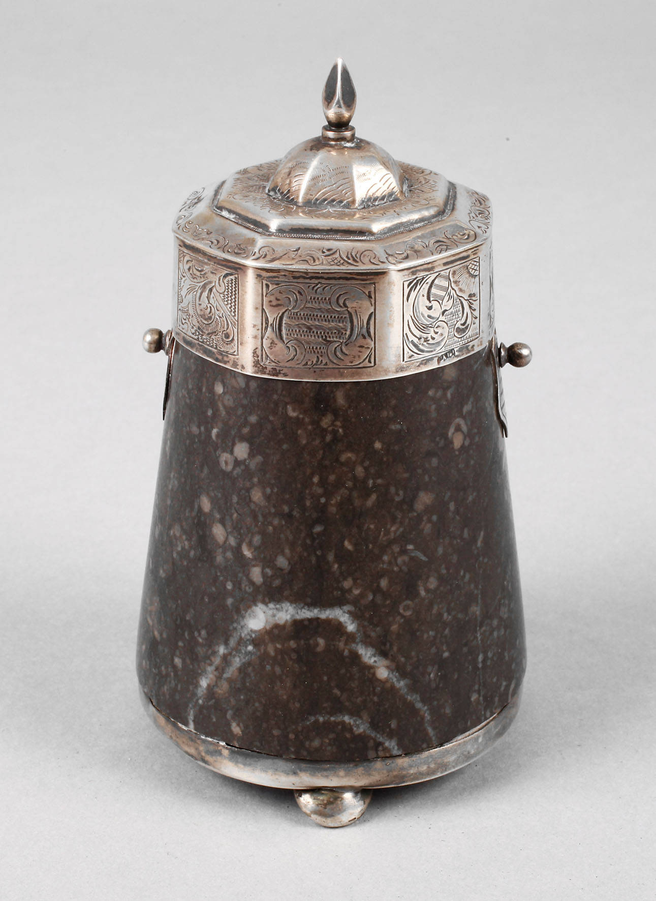 Serpentindose mit Silbermontierung