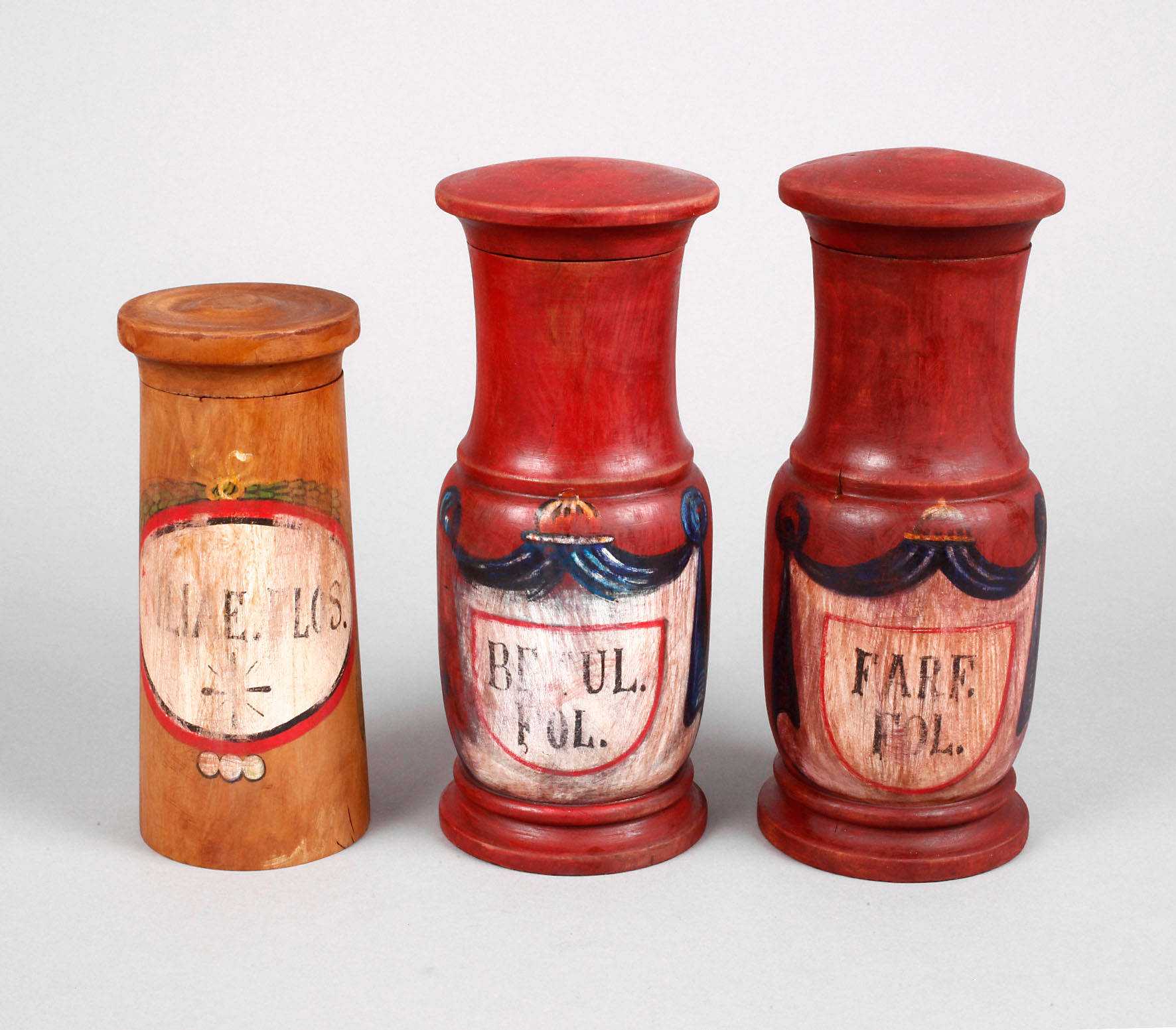Drei Apothekergefäße